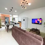 Casa Com 2 Quartos Em Condominio Tranquilo, Suite Com Cama King, Ar-Condicionado, Wi-Fi Rapido, Cozinha Equipada E Garagem Privativa