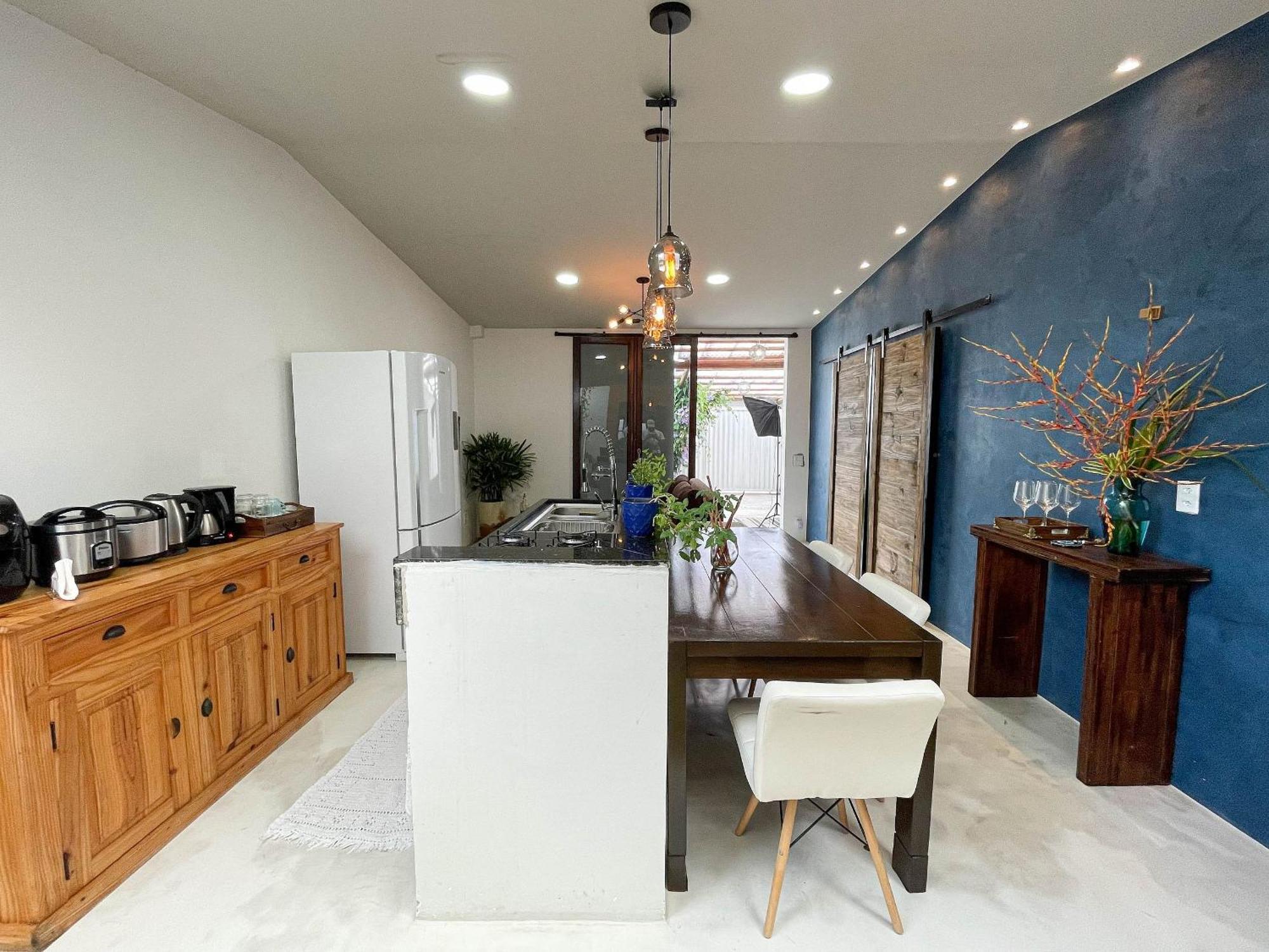 Casa Com 2 Quartos Em Tranquilo, Com Cama King, Ar-condicionado, Wi-fi Rapido, Cozinha Equipada E Garagem Privativa