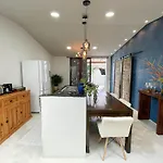 Casa Com 2 Quartos Em Condominio Tranquilo, Suite Com Cama King, Ar-Condicionado, Wi-Fi Rapido, Cozinha Equipada E Garagem Privativa