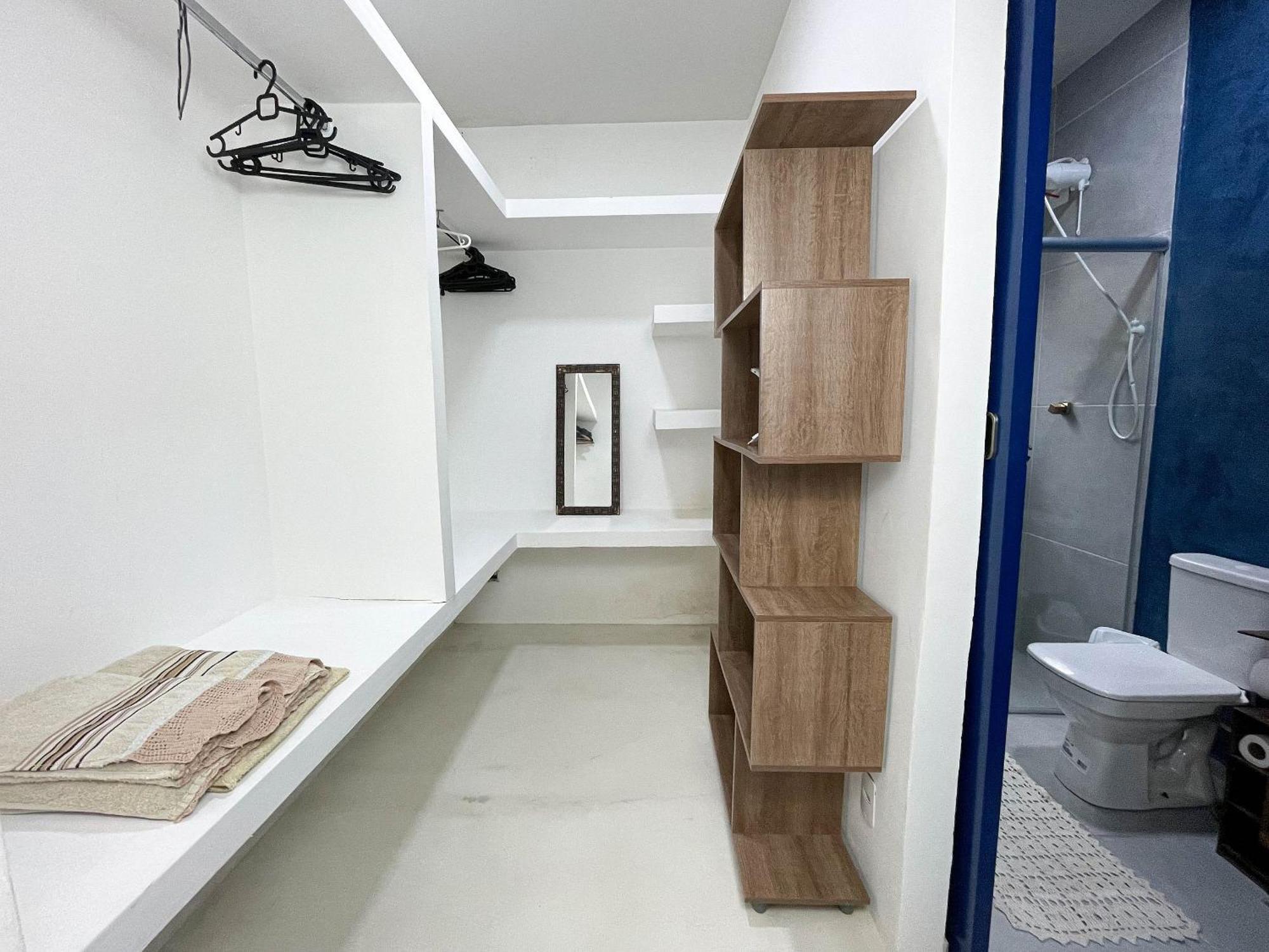Casa Com 2 Quartos Em Tranquilo, Com Cama King, Ar-condicionado, Wi-fi Rapido, Cozinha Equipada E Garagem Privativa *