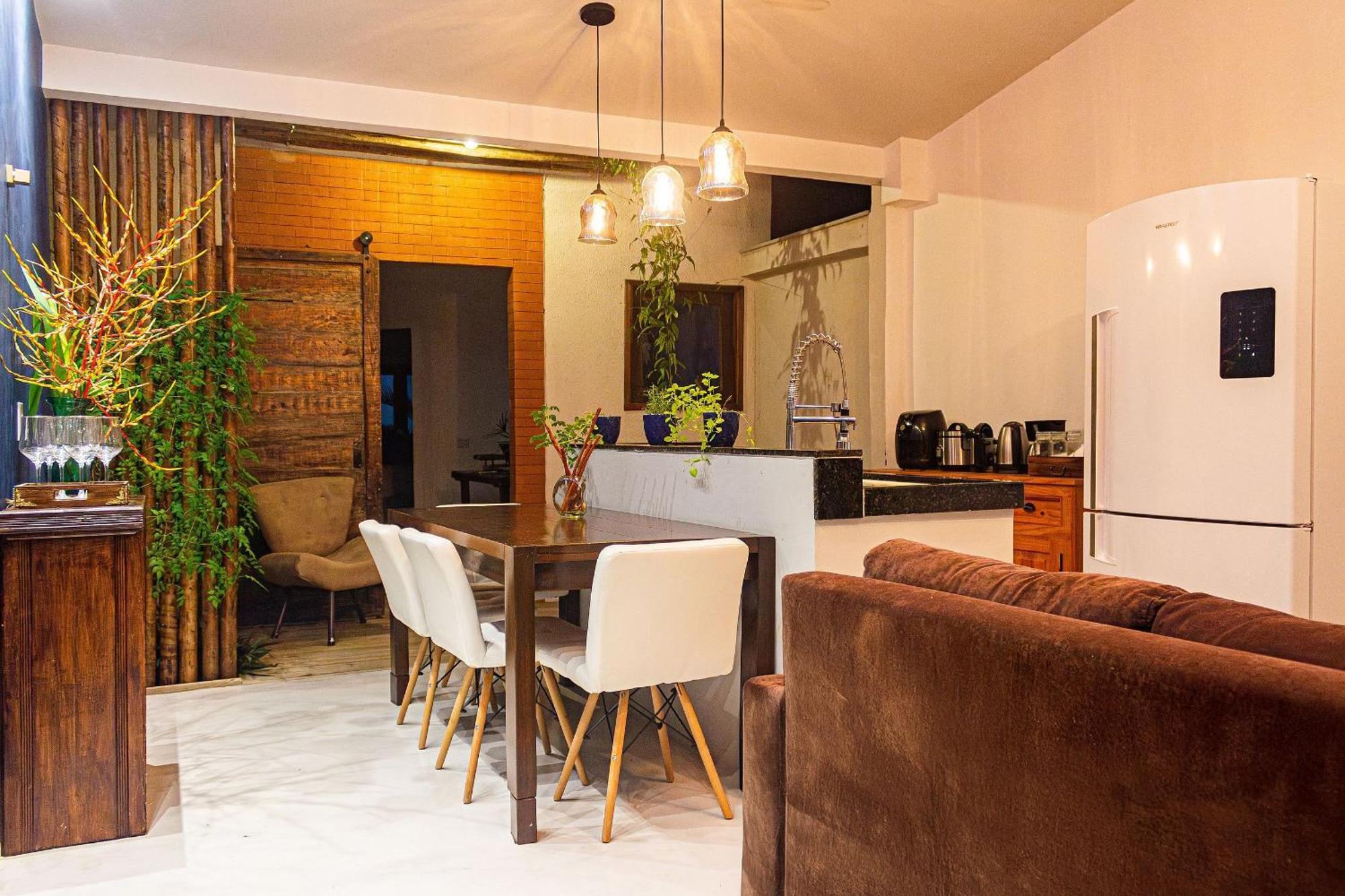 Casa Com 2 Quartos Em Tranquilo, Com Cama King, Ar-condicionado, Wi-fi Rapido, Cozinha Equipada E Garagem Privativa * Porto Seguro